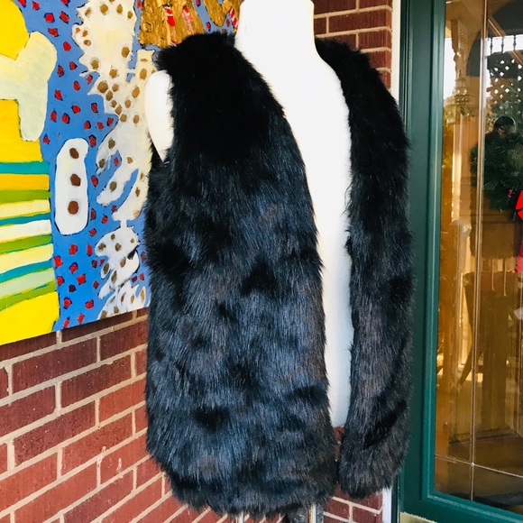 Decree Black Faux Fur Vest - Picture 6 of 7